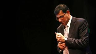 Raghuram Rajan formula used by RBI for rupee protection | Rupee vs Dollar stabilization measures by RBI | रघुराम राजन फॉर्म्युला आणि रुपया डॉलर दर स्थिर करण्याचे उपाय | आरबीआय विदेशी चलन स्वॅप योजना आणि रुपया सुरक्षा