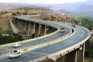 Pune Satara Highway NHAI monsoon emergency management system | NHAI road safety measures on Pune Satara national highway | पुणे सातारा महामार्ग एनएचएआय आपत्कालीन व्यवस्थापन | एनएचएआय पावसाळापूर्व दुरुस्ती पुणे सातारा हायवे