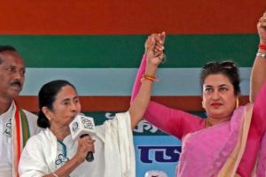 Trinamool Congress Split Mamata Banerjee TMC Rebel MPs | Shatabdi Roy Kakoli Ghosh Dastidar rebel against TMC | तृणमूल काँग्रेस पक्षफुटीचे मुख्य कारण काय | ममता बॅनर्जी आणि बंडखोर खासदार वाद