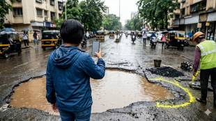 Mumbai civic complaints app | BMC pothole complaint online | My BMC Maarg app download | Mumbai municipal corporation monsoon road repair