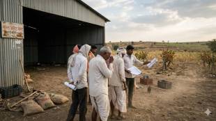 Nashik farmers fraud case Baglan | Maharashtra agri traders cheating news | Jaikheda police station Nashik crime | Onion maize grapes farmers cheated Maharashtra