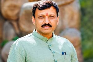 MP Om Rajenimbalkar Dharashiv Shiv Sena | Uddhav Thackeray faction MP Om Rajenimbalkar | Maharashtra political updates Om Rajenimbalkar | Shiv Sena Eknath Shinde faction joining news