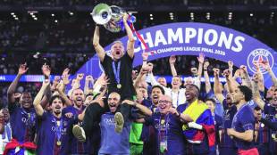Paris Saint-Germain UEFA Champions League winners | PSG beat Arsenal penalty shootout Budapest | Ousmane Dembele goal Champions League final | Luis Enrique PSG football club celebration