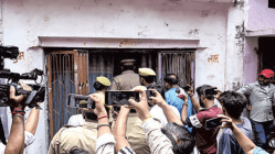 अयोध्या अपहारप्रकरणी आरोपींच्या घरांवर छापे