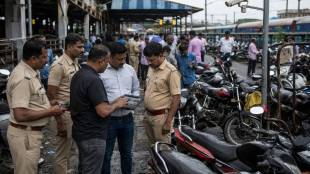 Kalyan bike theft case updates | Mumbai police officer motorcycle stolen Kalyan railway station | Kalyan Dombivli vehicle theft gang | Mahatma Phule police station Kalyan crime news