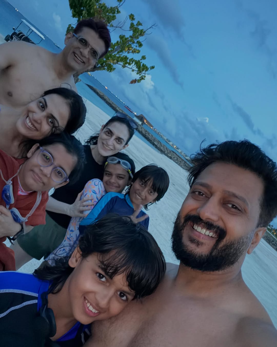 riteish deshmukh went to maldives along with wife and children rahyl deshmukh celebrate 10th birthday