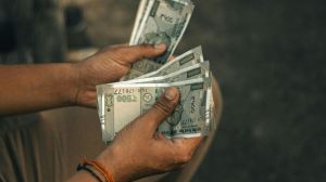 भरपूर पगार असूनही पैसे उरत नाहीत? ‘या’ १० टिप्स बदलतील तुमचे आर्थिक गणित!
