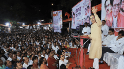 बंडखोर खासदारांच्या मतदारसंघात उद्धव ठाकरेंचे दौरे, पदाधिकारी जोडून ठेवण्यासाठी नव्याने कसरत