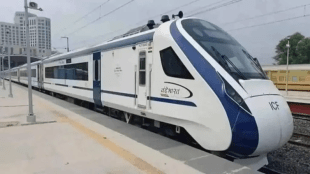 Nagpur Ajni railway station crime | Vande Bharat Express theft case | Maharashtra railway police investigation | Nagpur Pune train passenger security lapse