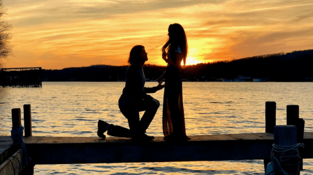 Why people propose on one knee