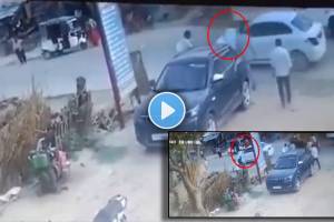 Wife clings to husband car viral video incident footage | Extra marital affair drama road shocking visuals | कारला लटकलेली महिला व्हायरल व्हिडिओ | नवऱ्याने पत्नीला कारने फरफटत नेल्याची घटना