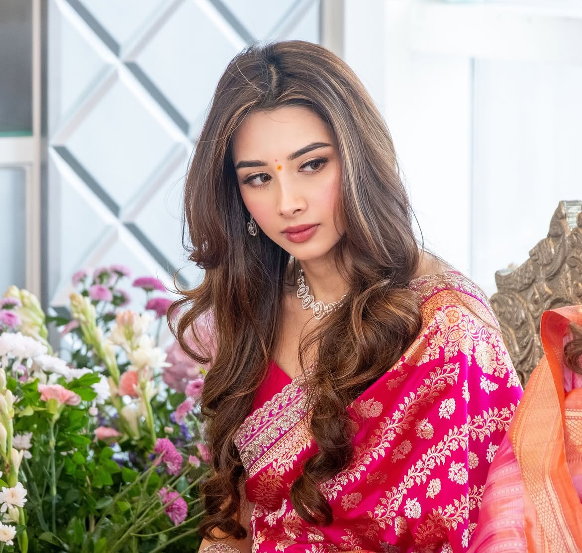Tanishka Pawar pink saree photo