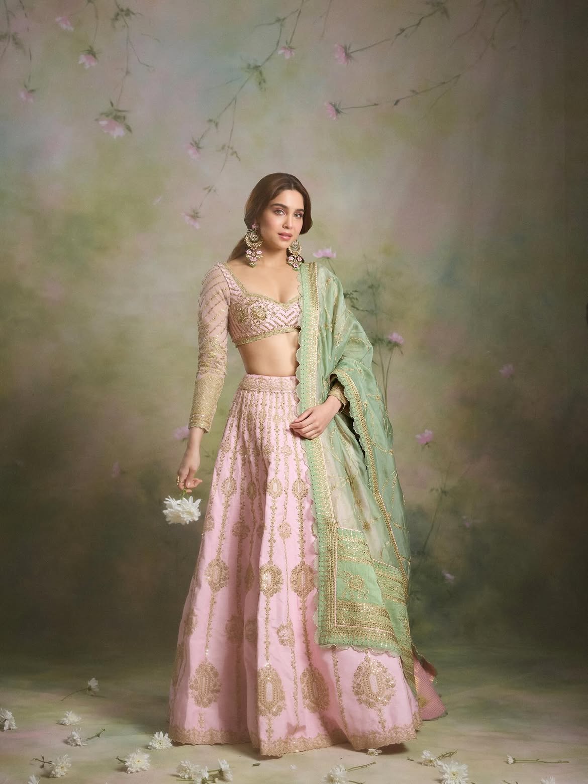 Sharvari Wagh traditional look