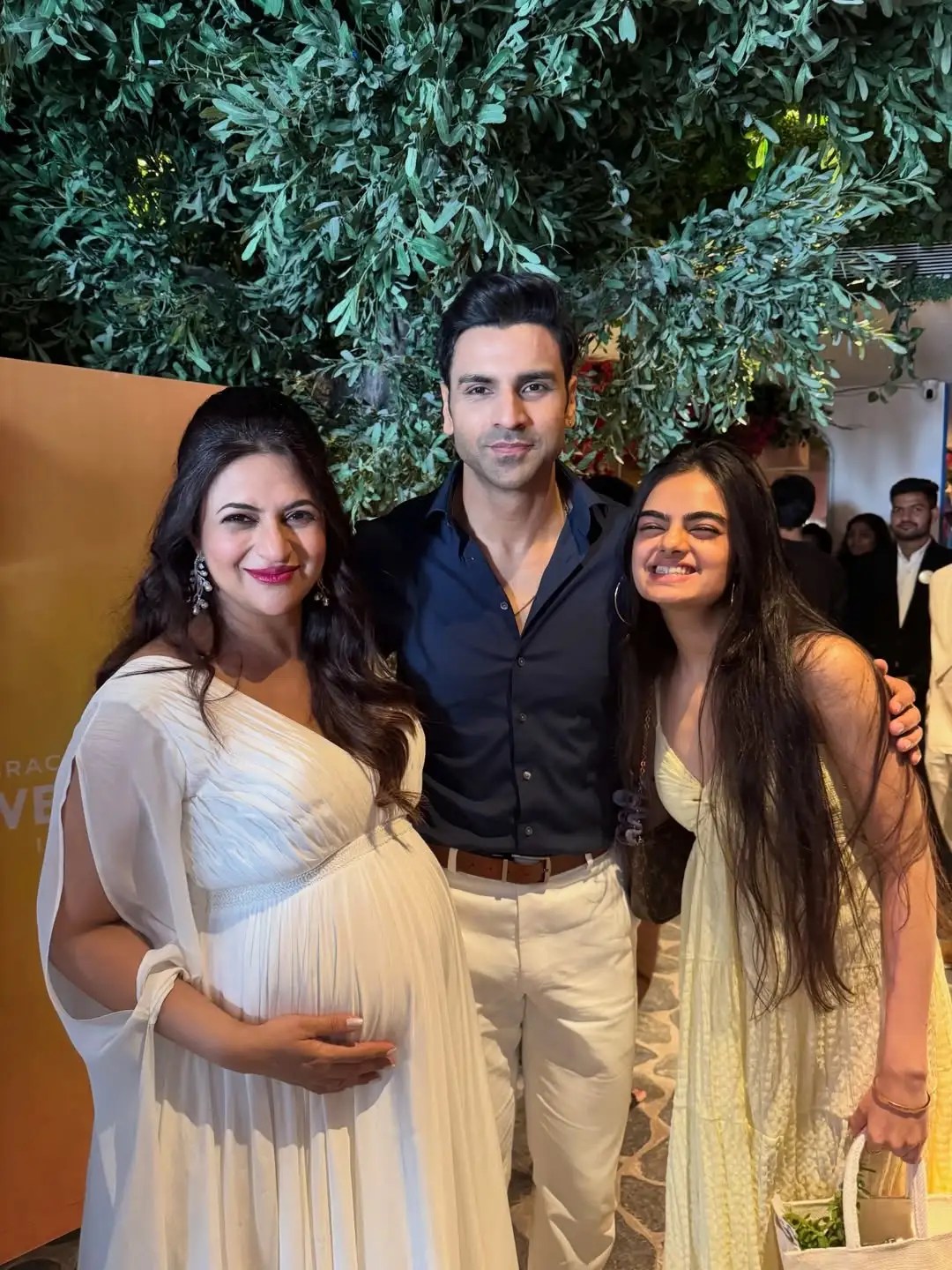 Ruhanika Dhawan meets Divyanka baby