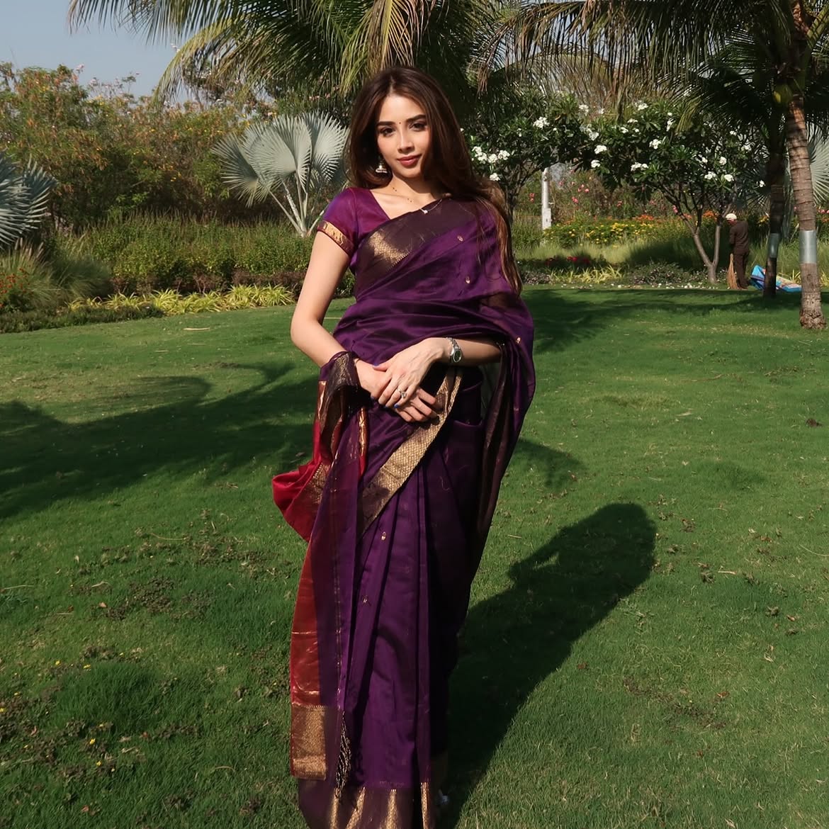 Tanishka Pawar pink saree photo