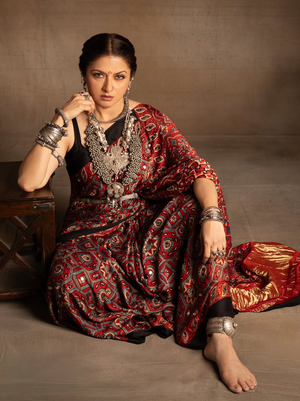 bhagyashree beautiful royal look in saree