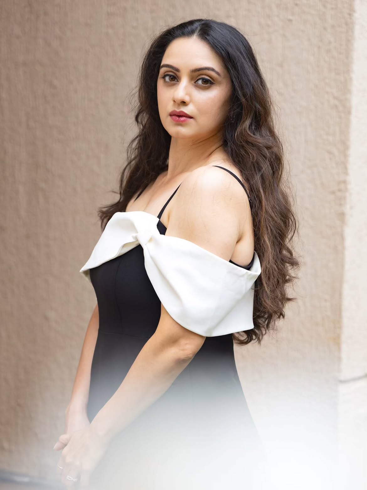Shruti Marathe shares new glamorous photos