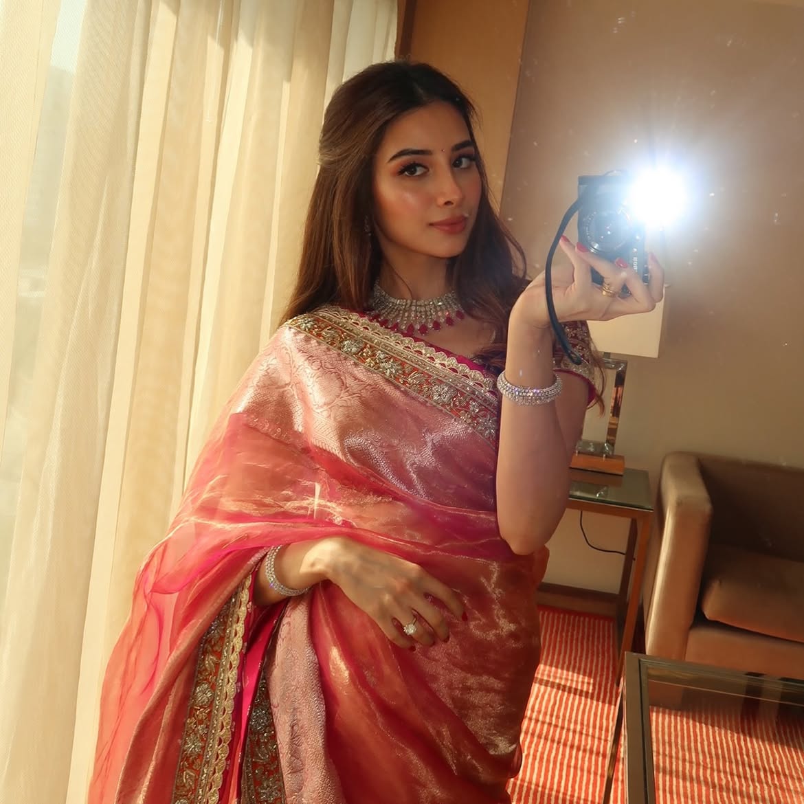 Tanishka Pawar pink saree photo