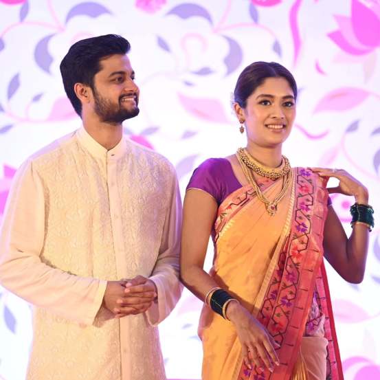 पिवळ्या रंगाची पैठणी तिने परिधान केली होती. (Photo - Revati Sule/Instagram)