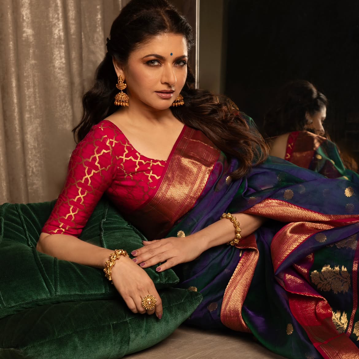 bhagyashree beautiful royal look in saree
