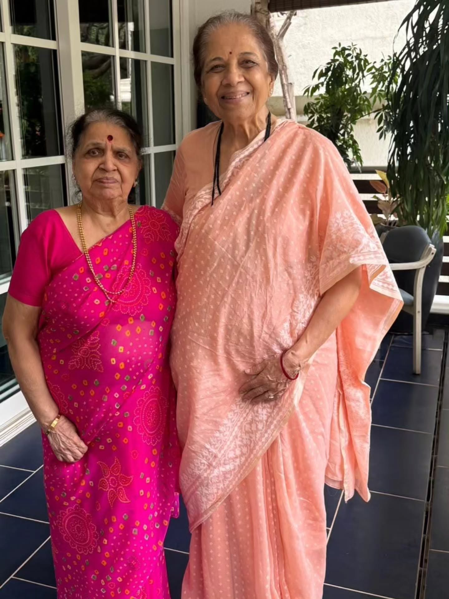 Supriya Sule meet Raj Thackeray family