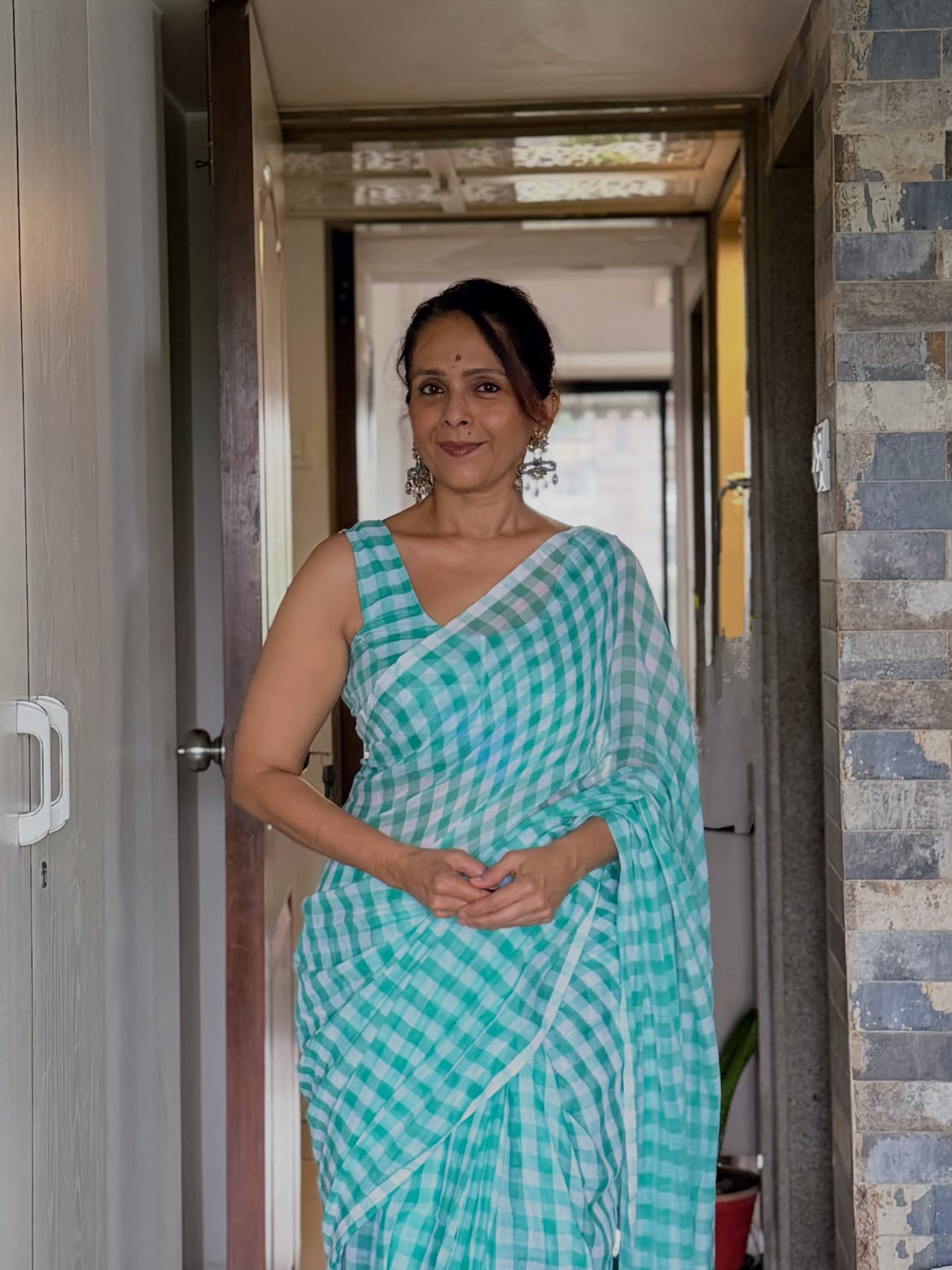 Aishwarya Narkar saree look photos