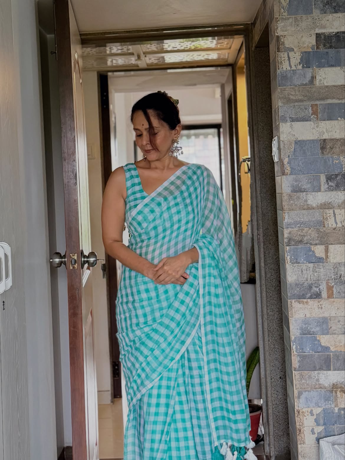 Aishwarya Narkar saree look photos
