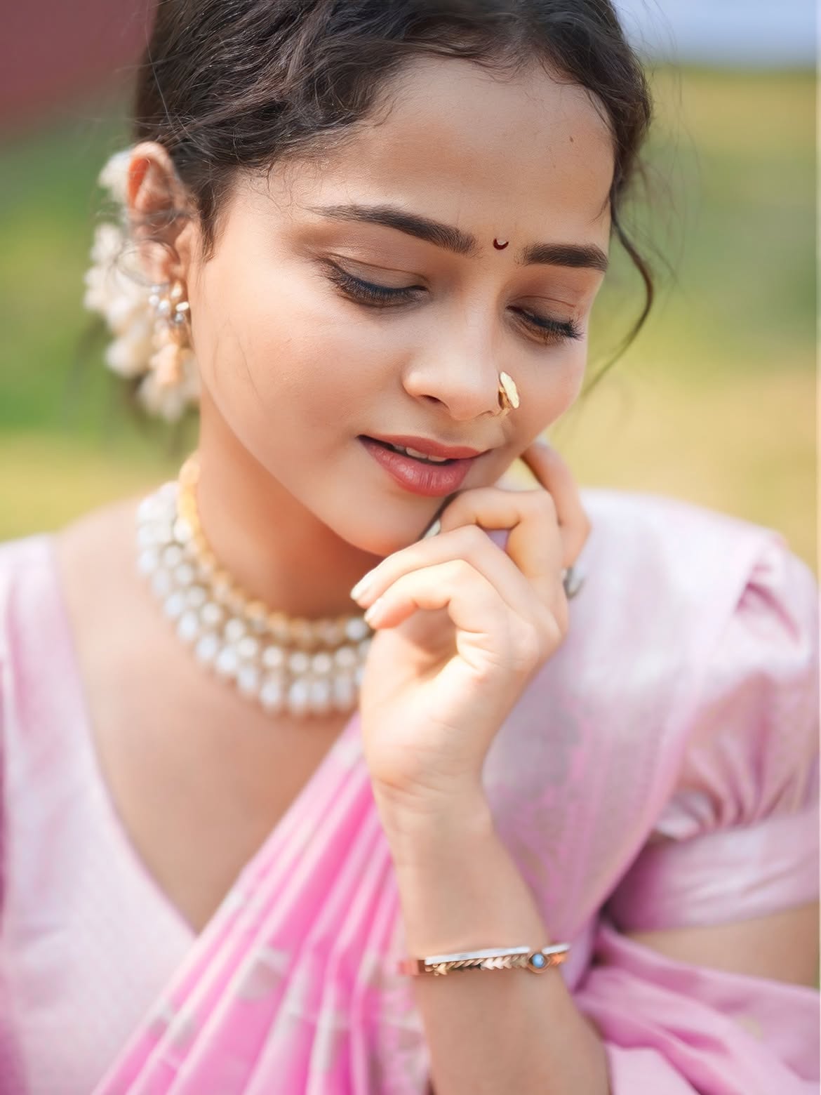 Shivali Parab pink saree photos