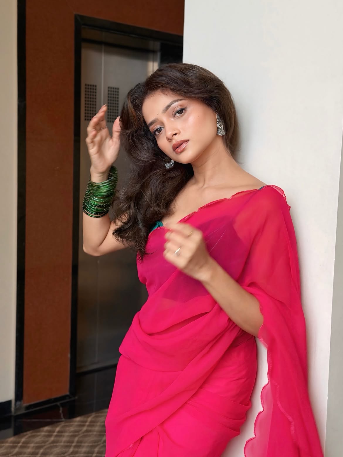 Shivali Parab pink saree photos