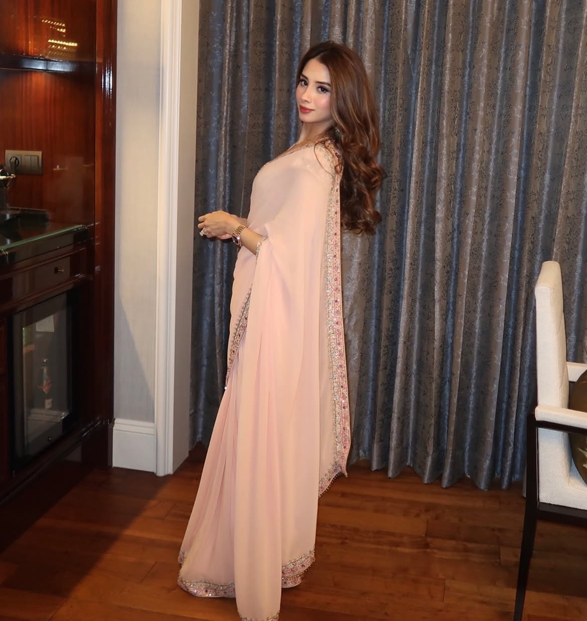 Tanishka Pawar pink saree photo