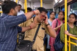 Thane TMT bus conductor beaten up | Cidco bus stop Thane crime news | Thane police action passenger assault case | Maharashtra public transport security issue