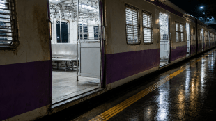 Thakurli railway station local train fight | Kalyan GRP police investigation Mumbai local | Dombivli Thakurli train clash passengers injured | Ambernath local train seat dispute crime news