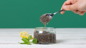 Weight Loss Tips: चिया सीड्स ठरतील वजन कमी करण्यासाठी वरदान; जाणून घ्या खाण्याची योग्य पद्धत
