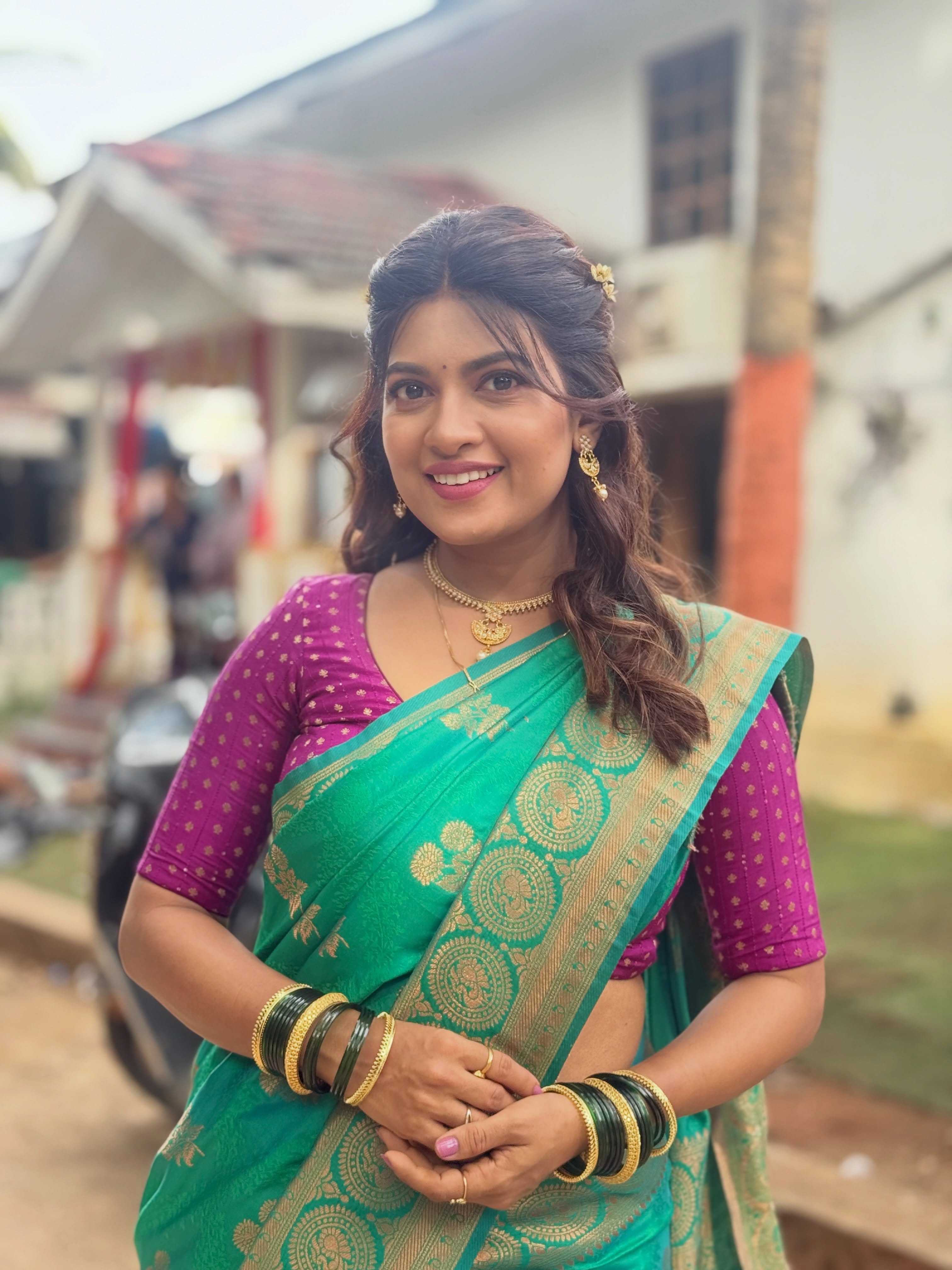 Dhanashri Kadgaonkar Pink Saree Look