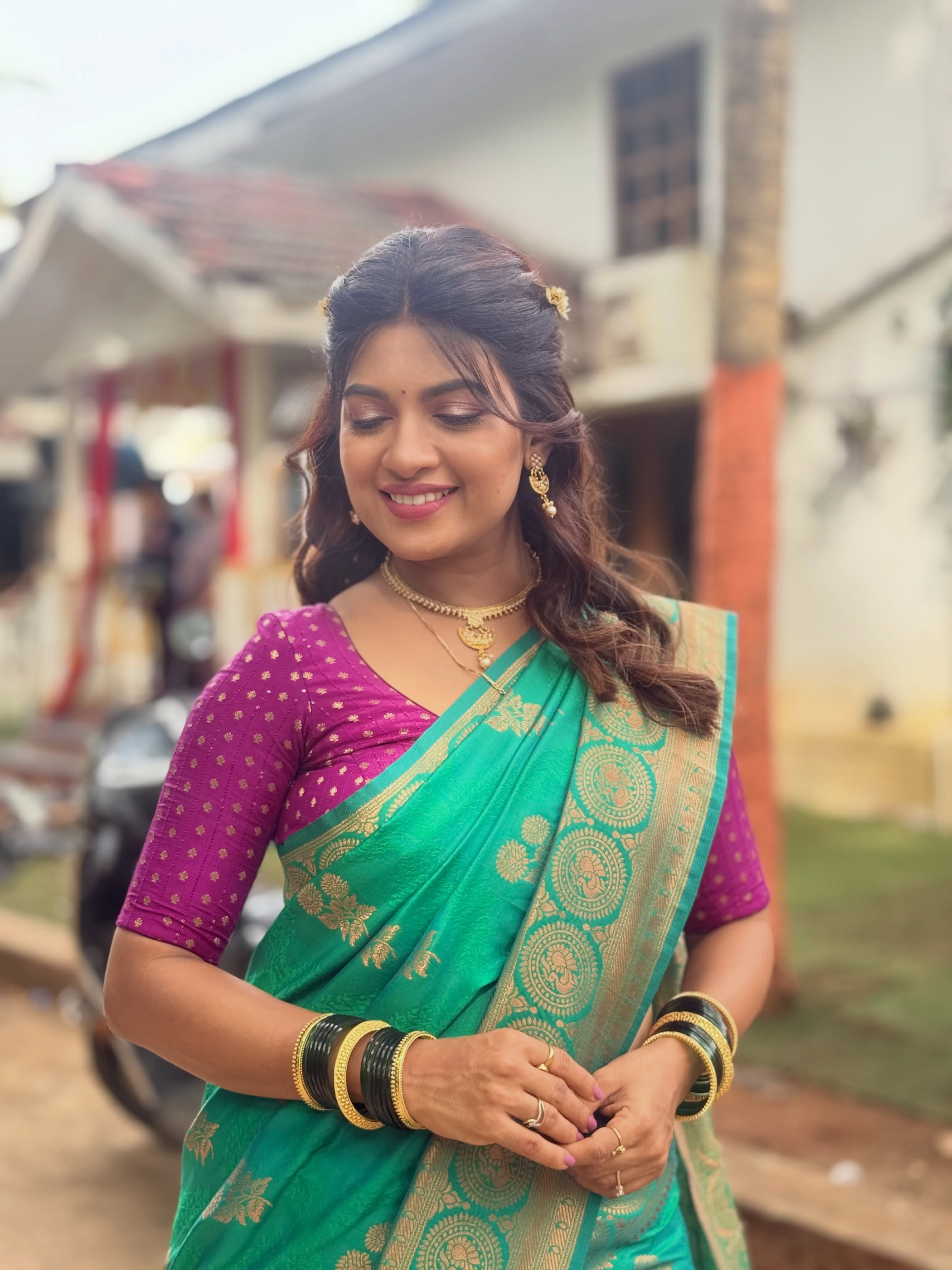 Dhanashri Kadgaonkar Pink Saree Look