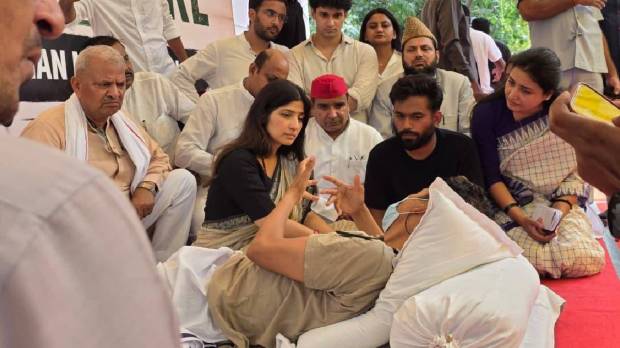 Dimple Yadav Dimple Kapadia Jantar Mantar Viral Video
