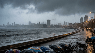 mumbai rain news | IMD weather forecast yellow alert | mumbai monsoon update | heavy rainfall in santacruz colaba