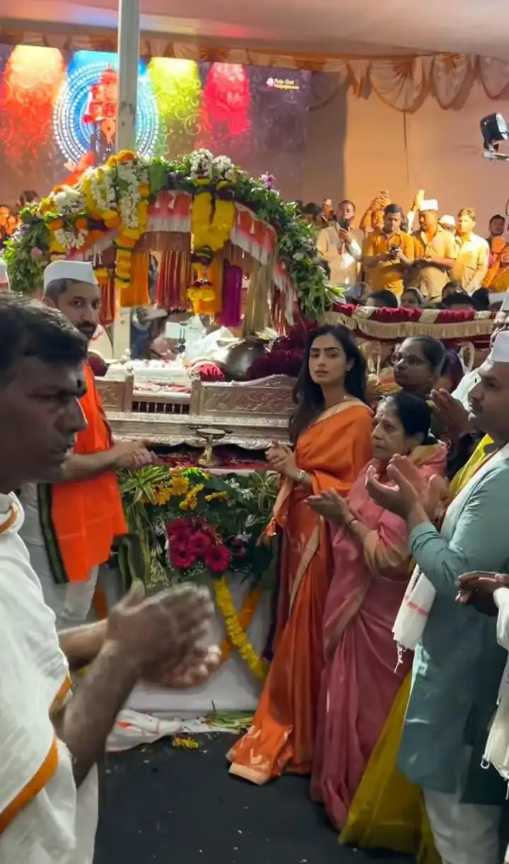 Jay Pawar Rutuja Pawar At Wari 2026