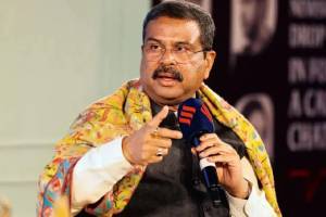Kailash Vijayvargiya Statement Dharmendra Pradhan Resignation