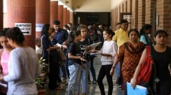 अकरावीच्या विशेष फेरीसाठी निम्म्या विद्यार्थ्यांचेच अर्ज; ६ लाख ९४ हजारांपैकी ३ लाख ७० हजार विद्यार्थ्यांनी केले अर्ज निश्चित