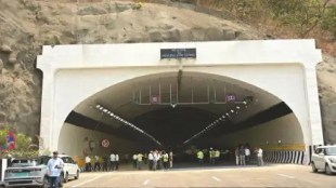 Mumbai Pune Expressway missing link potholes | MSRDC cable stayed bridge potholes video | Mumbai Pune Expressway traffic updates | Khopoli Kusgaon missing link road quality issue
