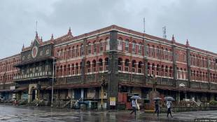 Kolhapur stray dog sterilization issue | Kolhapur municipal corporation doctor scarcity | Stray dog bites and shelter home Maharashtra | Animal birth control program low remuneration Kolhapur