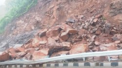 वाकेड घाटात दरड कोसळली; पेट्रोल पंपाच्या ठिकाणी व्यक्ती दरडी, खाली गाडला गेल्याने मृत्यू