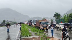 मुंबई गोवा महामार्गावरील वाहतुक ठप्प; प्रवाश्यांना पर्यायी मार्ग वापरण्याचे आवाहन