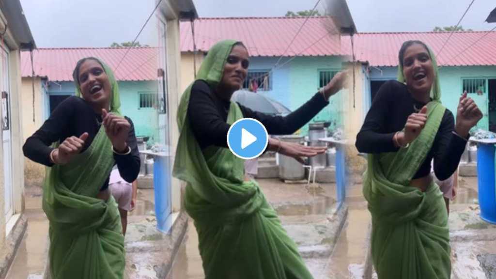 Aunty dance on tip tip barsa paani Aunty dance on tip tip barsa paani