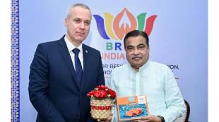 Nitin Gadkari BRICS meeting Nagpur | Union Minister welcomes foreign delegates | Nagpur unique bamboo bouquet orange sweet | Gond paintings Vidarbha tribal art exhibition