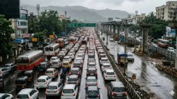 घोडबंदर मार्गावर भीषण वाहतूक कोंडी, वसई ते ठाण्यातील कासारवडवली अशा २० किलोमीटर पर्यंत रांगा