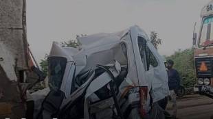 Nashik Peth road Savalghat accident Eco car crushed | Gujarat pilgrims death Saptashrungi Devi Nashik | Peth police station accident case Maharashtra | Nashik road accidents traffic jam news
