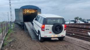 Bhusawal division loads first Mahindra Logistics automobile rake