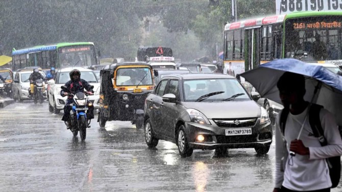 Mumbai Pune rain IT park work from home demand | Supriya Sule letter to Devendra Fadnavis | Hinjawadi IT employees traffic jam Pune | Maharashtra monsoon live updates IT companies Forum for IT Employees
